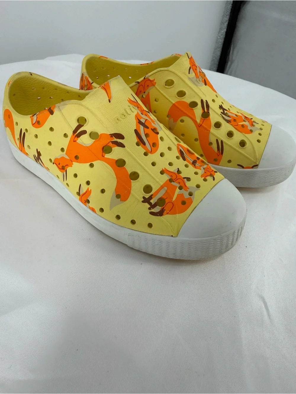 Native Jefferson Kids Yellow Orange Fox Print Slip-On Water Shoes‎ Size 12.5